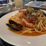 Cafe Dining Iori - パスタです。この日はトマトベースのものが食べたくてオーダーしました。