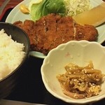 Wakuta - とんかつ定食(1000円)