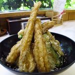 お食事処　たばくまん - 太刀魚丼　￥600　盛り付けもシッカリとしていて、太刀魚の揚げ具合もホロッと上品で素晴らしい！　アクセントの胡麻が良いですねっ