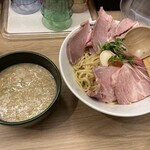 麺や 鳥の鶏次 - 鶏つけ麺（レアチャーシュー追加）