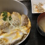 かつ丼 天下星 - 閉まらないのにフタが‥でもカツ載せるのに使えました