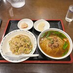大洋苑 - 炒飯とミニ台湾ラーメン 990円