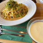 chat noir - ランチ　本日の生パスタ¥1155は、たらこ　　　添えられたスープはコーンポタージュ