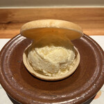 曙橋 かず - おまかせコース７７００円。梨アイスの最中。粒々の梨が爽やかです。