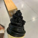 道の駅 平泉 - 料理写真:黒バニラソフトクリーム