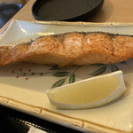 なか里 - 鮭は大きめ