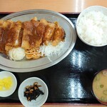 赤丸食堂 - チキンカツ2枚（定食）