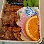 むすび むさし - 若鶏弁当（950円）東京駅の駅弁では売れないだろう