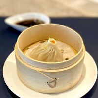 蟹王府 - これも同じく。 熱々で美味しいスープを一滴すら逃がすもんかと、スプーンを使って香酢と熱々との闘いです。