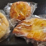 LUKKA - 左から、クリームパン、カスタードパイ、クリームデニッシュ