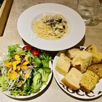 BELLA BOCCA - パスタセットと食べ放題のサラダとフォカッチャ