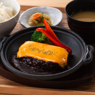 [日本料理/西餐]和[鱼/肉]均可享用◎