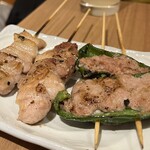 Nikusashi Izakaya Nikuibouzu - 豚トロ串、鳥串、肉ピーマン串