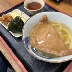 手打の味 小泉 - うどん（きつねトッピング）ねぎ無し・からあげ・鮭おにぎり・芋の天ぷら