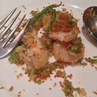 神田 雲林 - ホタテのカリカリ揚げ  パクチーとニンニクが小粋