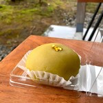 引網香月堂 - おはぎ・ピスタチオ。280円