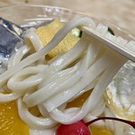 誠うどん - 筋肉質なエッジを見せる割にはもっちり柔らか