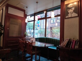 Kinema Kafe - 店内
