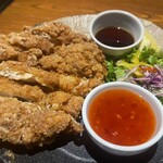 個室×名物鶏料理 とりせん - 鶏モモ一枚揚げ