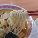 Kou rakuen - 麺は普通の太さ、やや縮れた感じ。
