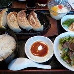 千馬 - 餃子定食　980円