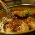 美食工房 花 - スペアリブ丼（逆から