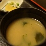 美食工房 花 - ワカメ汁と漬物