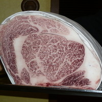 ざくろ 銀座店 - 演出！肉の塊