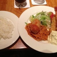 グリル満天星 麻布十番 新宿店 - 今日のランチは海老フライと蟹クリームコロッケ