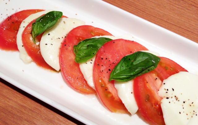 モッツァレラチーズとバジルのトマト煮込みのレシピ