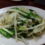 鶴亀 - ニラともやし炒め 350円(税込)(2023年9月7日撮影)