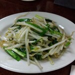 鶴亀 - ニラともやし炒め 350円(税込)(2023年9月7日撮影)