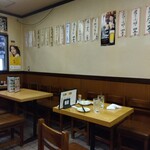 鶴亀 - テーブル席(2023年9月7日撮影)