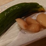 カラオケ チーちゃん - キュウリの一本漬けとらっきょ