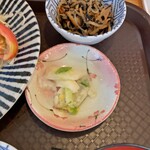 ゆたか食堂 - ひじきの煮物　漬物