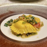 クリマ ディ トスカーナ - ストラッキーノトルテッリーニ 鹿児島産黒アナゴ 青森七戸産ツルムラサキ
                      ここの手打ちパスタはほんと美味しいです♪
                      佐藤chefが、イタリアでの修行で培った技術が裏打ちされた美味しさ、ここにありです♪