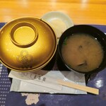 Hibiya Shimane Kan - 丼の蓋の裏にはワサビが付いていました