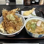 お食事処 白川 - 穴子天丼、お味噌汁をミニきしめんへ変更、えび天追加