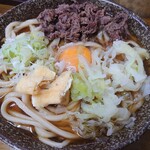 手打うどん 石井 - 肉月見大盛！たまごがまろやかにしてくれて食べやすいです！馬肉の感じもTHE吉田のうどん感がしっかり出ています！