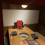 Yakiniku Toraji - ２～４名様用テーブル