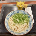 丸亀製麺 - ひやかけ並　390円（税込）　※上からも