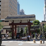 中華そば いづる - 大門（奥が増上寺）