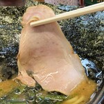 豚骨醤油ラーメン 王道家 - チャーシュー