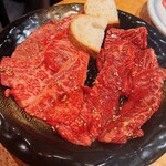 神泉ホルモン 三百屋 - カルビ、ハラミ