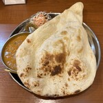 ママインディアンレストラン - ランチ(1,000円)
ナン･日替わりカレー(チキンカレー)･サラダ