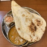 ママインディアンレストラン - ランチ(1,000円)
ナン･日替わりカレー(チキンカレー)･サラダ