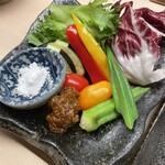 Kibariya Kiwami - 付き出しの生野菜。バーニャカウダー風。