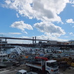 イルマーレ - お店の前の漁港の風景