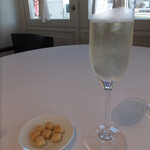 イルマーレ - スパークリングワイン♪そしておつまみは「自家製グリシーン」