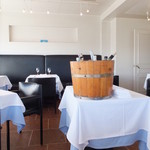 イルマーレ - 白を基調とした店内♪